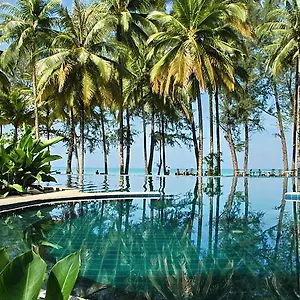 https://royal-bangsak-beach-resort.khao-lakhotels.com