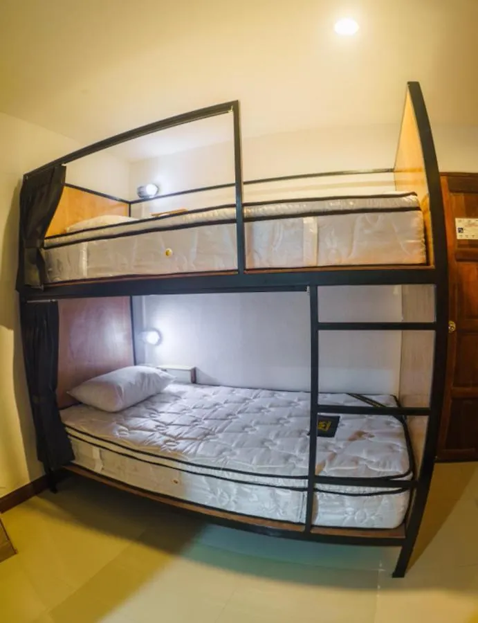 Nitro House Hostel Ko Tao 5*,